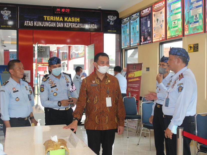 Uji Petik Penilaian WBK, Tim Penilai Internal Inspektorat Jenderal Kunjungi Lapas Serang