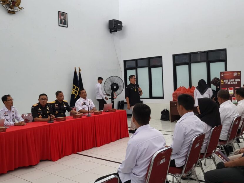 Sukseskan Pemilu 2024, KPU Provinsi Banten Berikan Sosialisasi Pemilu kepada Pegawai dan Warga Binaan di Lapas Serang